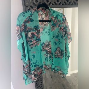 UK2LA  floral kimono size large